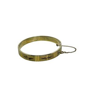 Sarah Coventry Gold Tone Etched Hinged Bangle Bracelet With Safety Chain (6147)